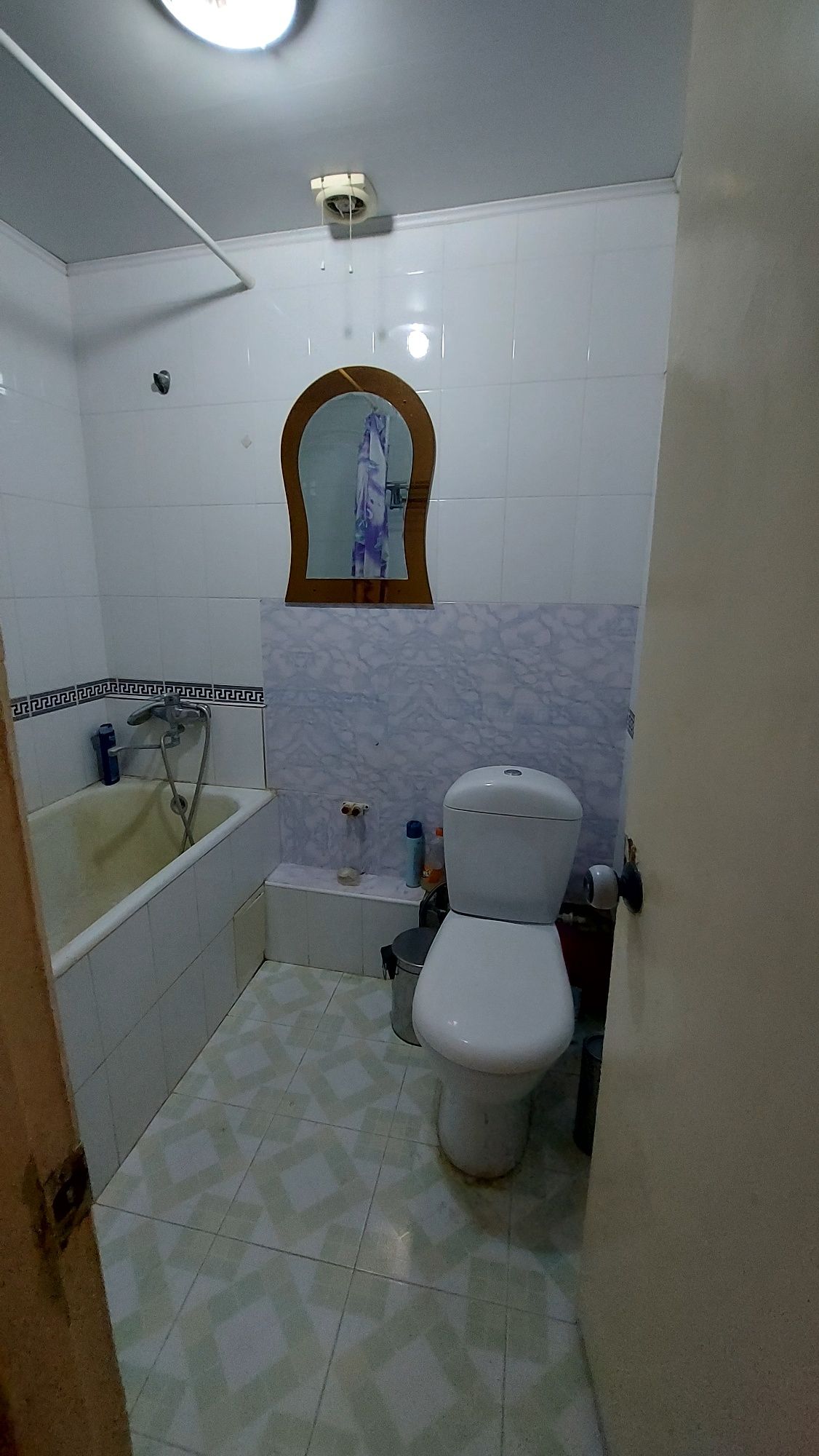 Сотилада 1/4/4 гиштили дом 42m²