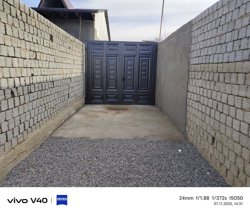 Zangata rayonda 2.2 sotix uy sotiladi...SROCHNA...