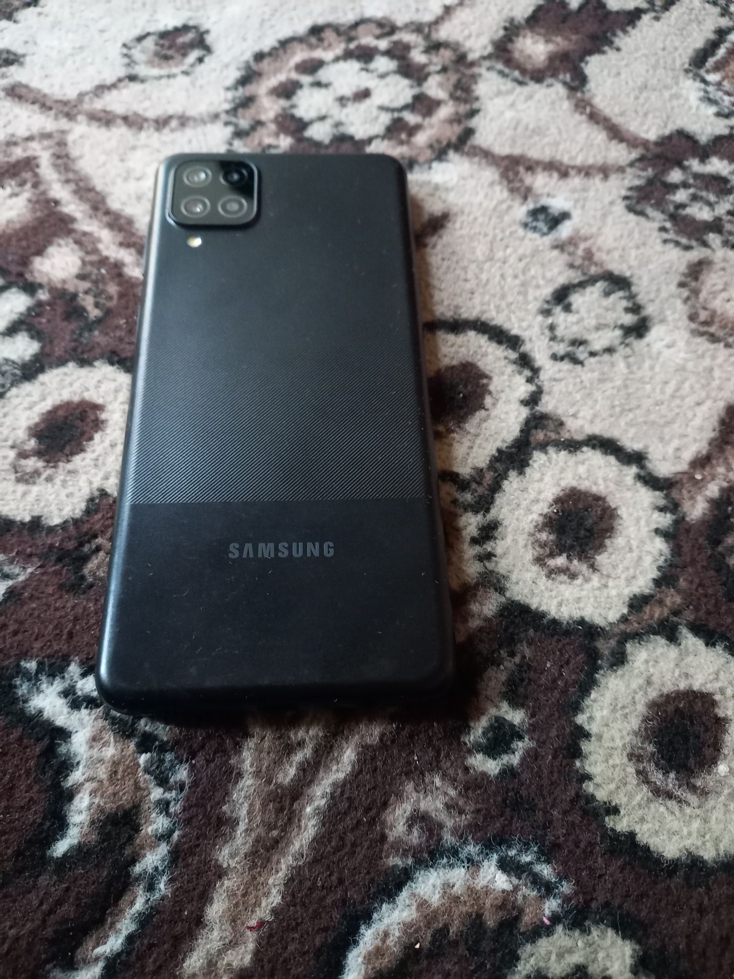 A12 samsung holati tiniq ideal 64GB hotira 2 sim kartasi imey bo'gan.