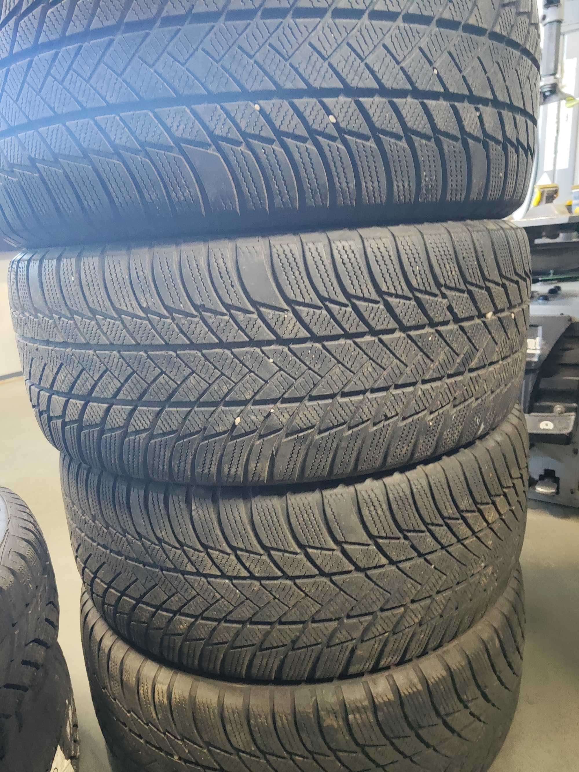 4бр.зимни гуми 235/50/19 Bridgestone