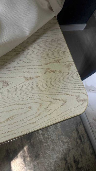 Стол для зала подходит и для кухни