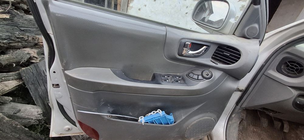 Dezmembrez Hyundai santa fe 2l 4×4 2003 cutie manuala