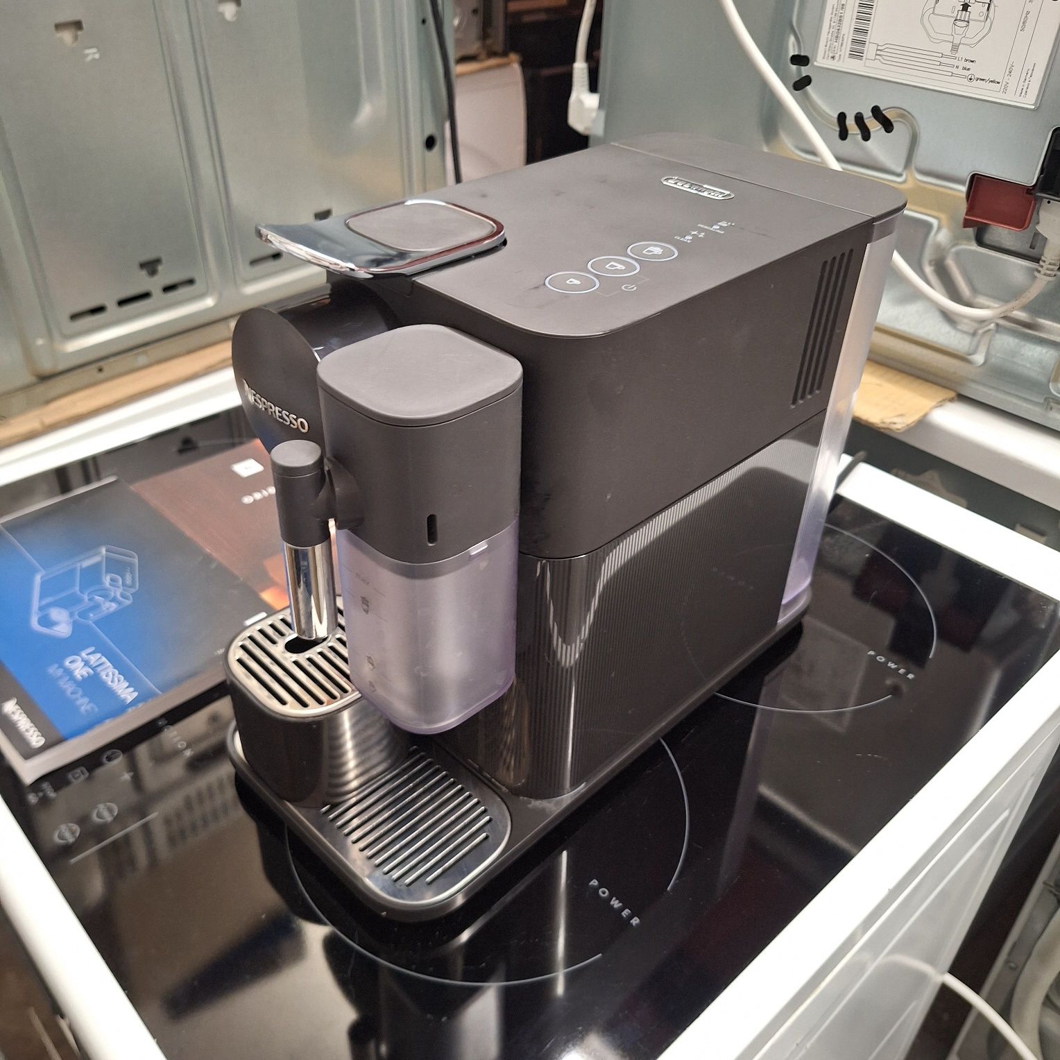 Nespresso Кафе машина Делонги Latissima One внос от Германия