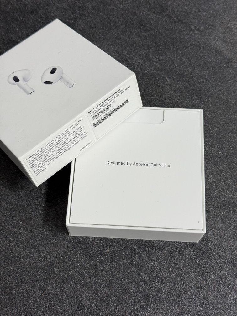 Apple AirPods 3 .