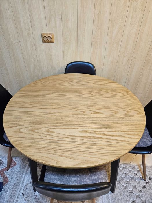 Masa rotunda si 4 scaune