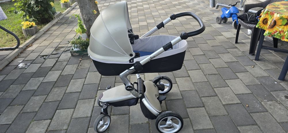 Vând carucior Mima Xari