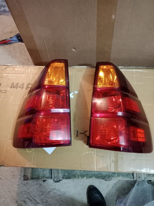 Продам задние фонари на GX470
