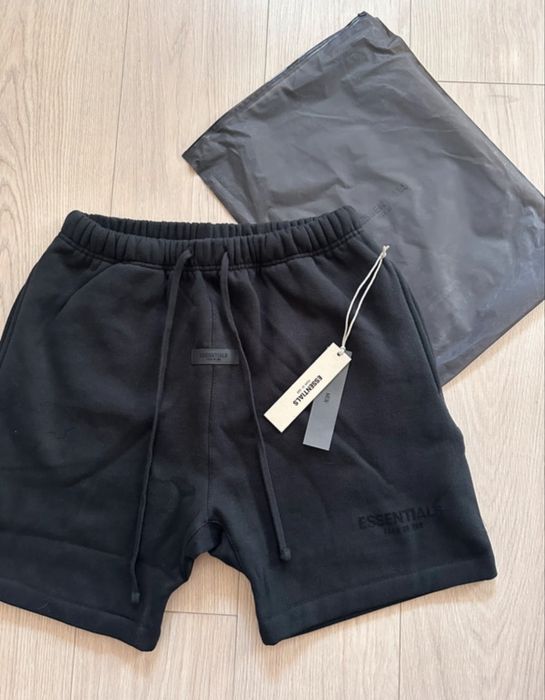 Pantaloni scurti Essentials-Disponibile in toate marimile