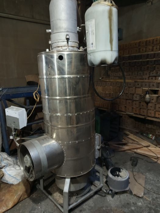 Generator suflantă aer cald 100 kw pe lemne, ulei ars , brichete
