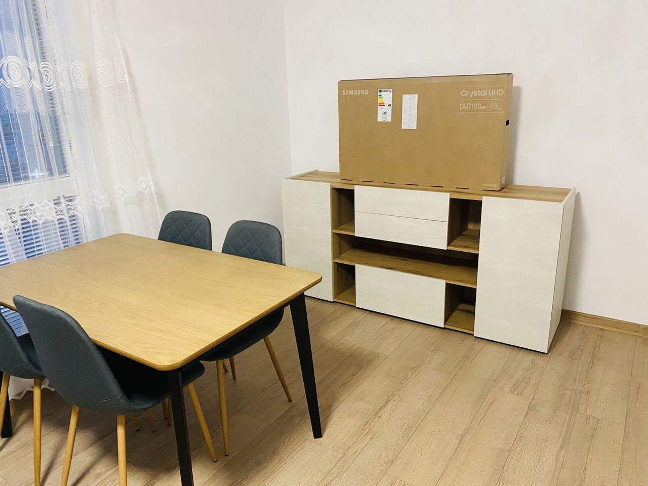 Дава се под наем Двустаен апартамент в Варна, м-т Пчелина - 60 кв.м за 612 € - Снимка #1
