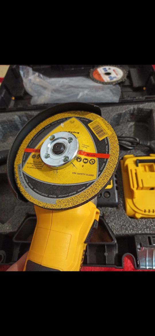 Flex dewalt cu 2 acumulator