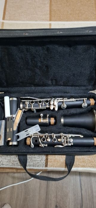 Vând urgent clarinet