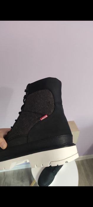 Нови мъжки боти с набук 46 номер Levi's