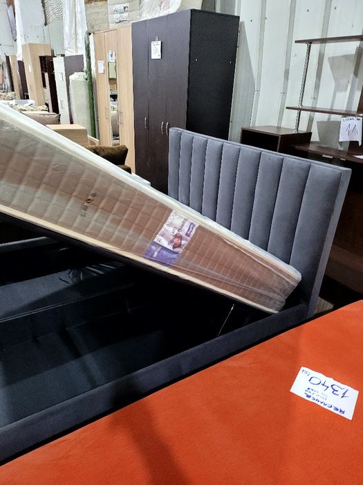 Pat tapițat 160x200 cu lada .Nou.