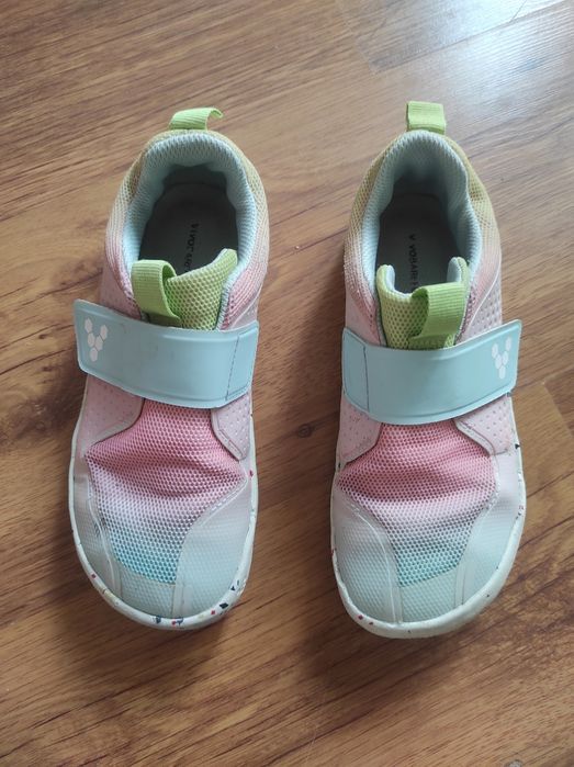 Боси обувки различни марки и модели