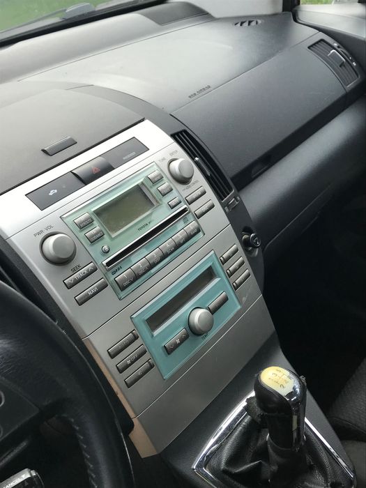 Toyota Corolla verso 2.0D4D(116к.с.)