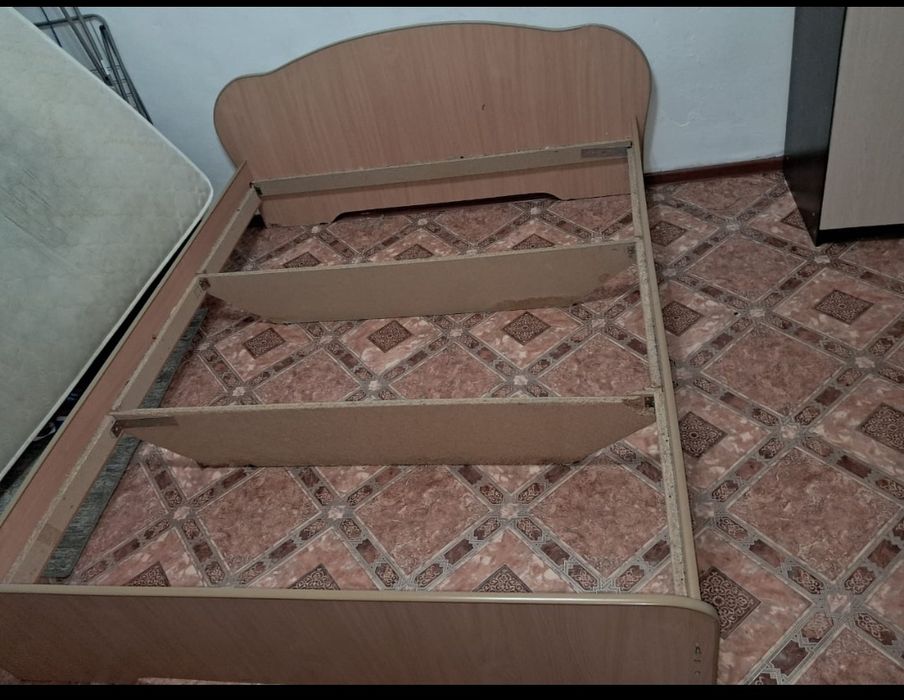 Отдам даром кровать