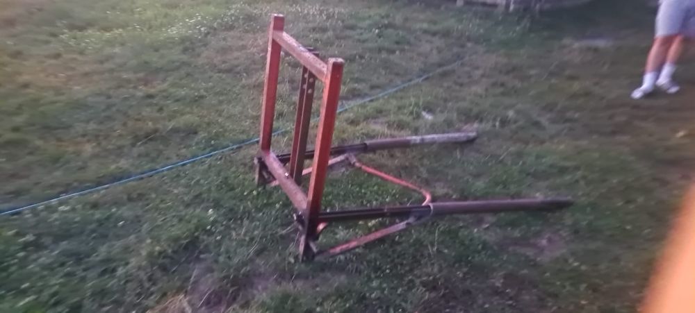 De vânzare, Mig gunoi și furcă baloți