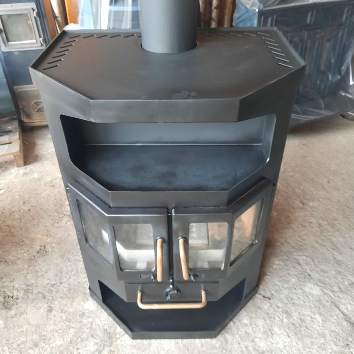 Soba tip șemineu de 8 kw ,focar șamotat
