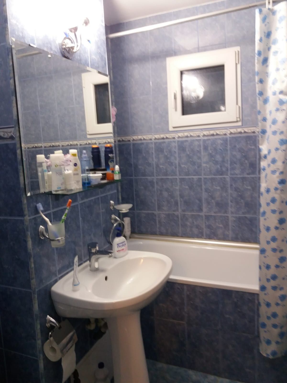 Vînd apartament cu 3 camere în Vălenii de Munte