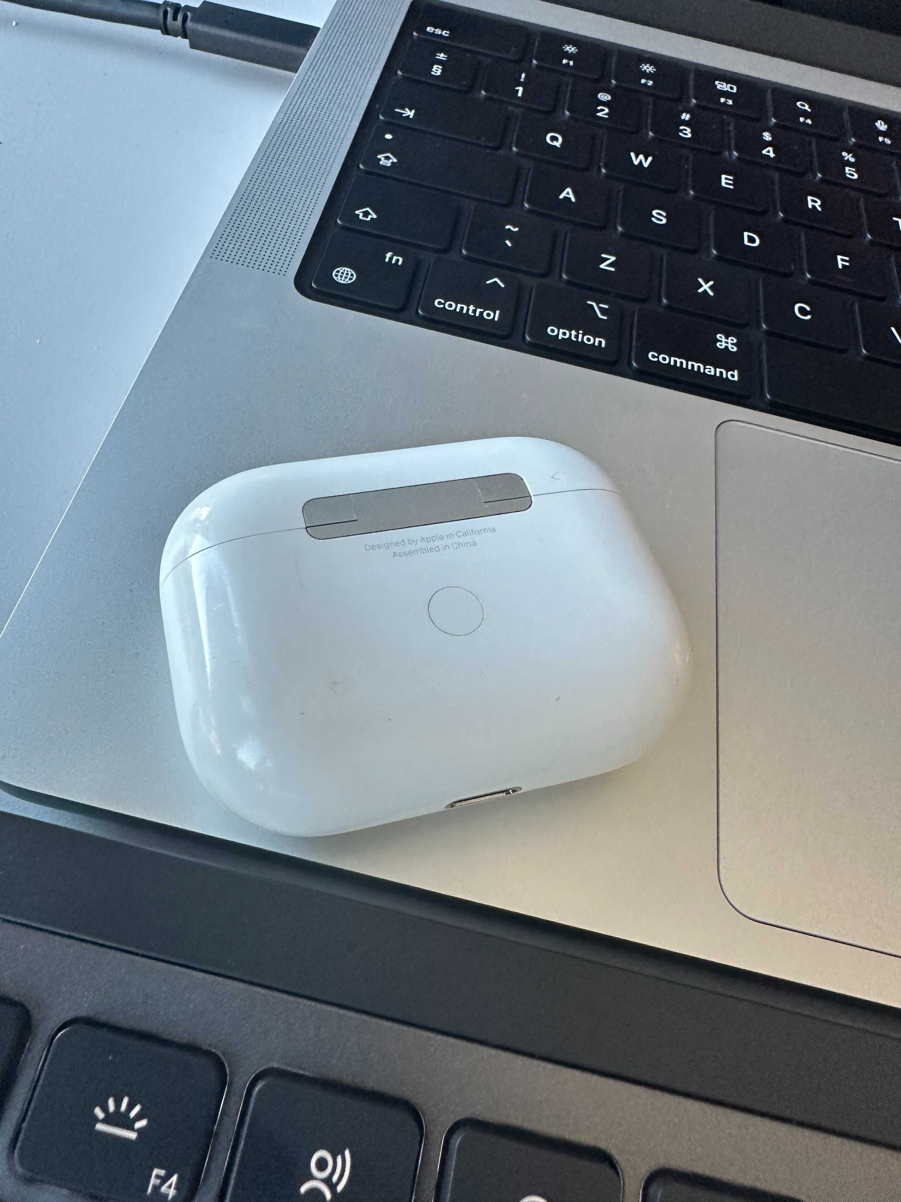 Слушалки APPLE AirPods PRO 1