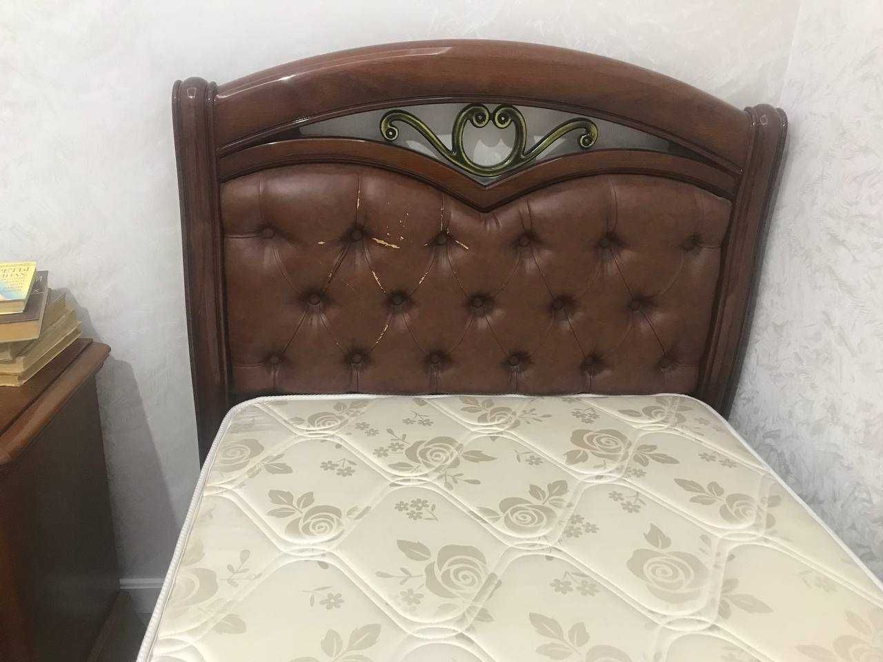 Продам кровать очень хорошего качества.