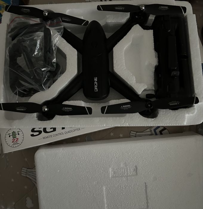 Продавам дрон с камера SG106