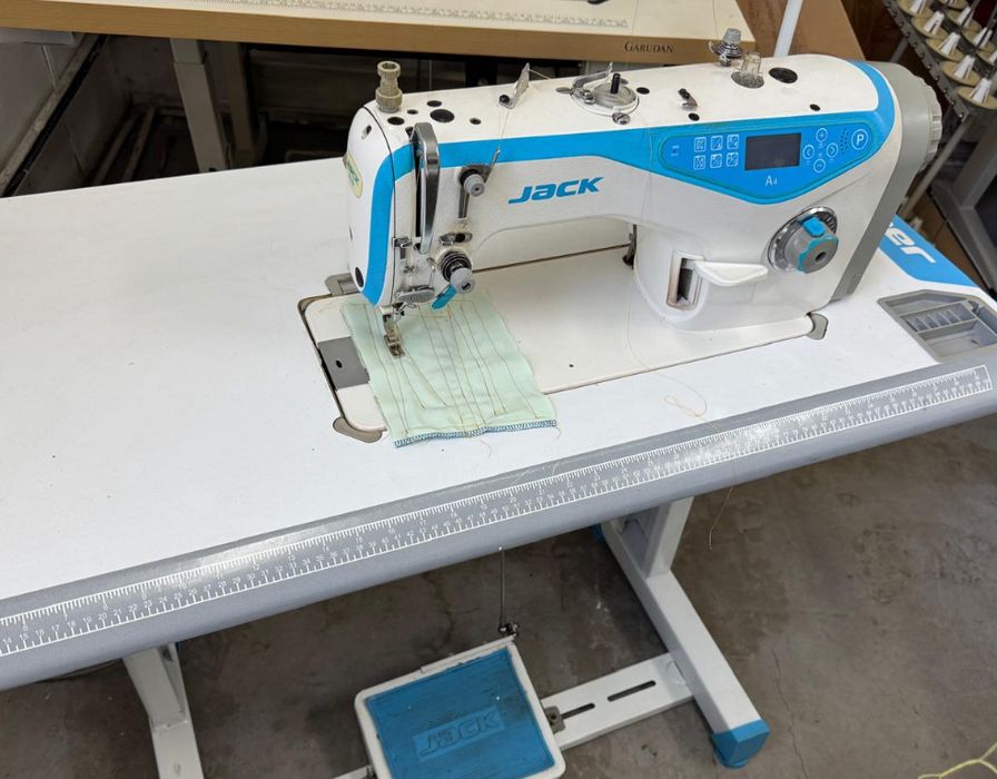 Masina cusut liniara Jack A4 ca noua