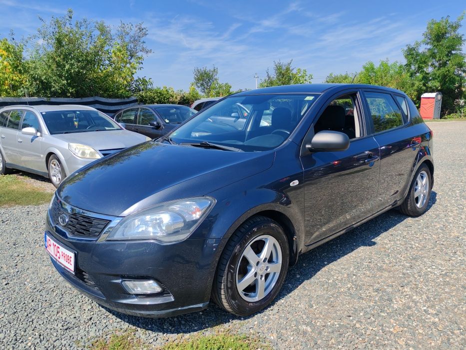 KIA ceed 1.4 benzina 2011 cash sau rate