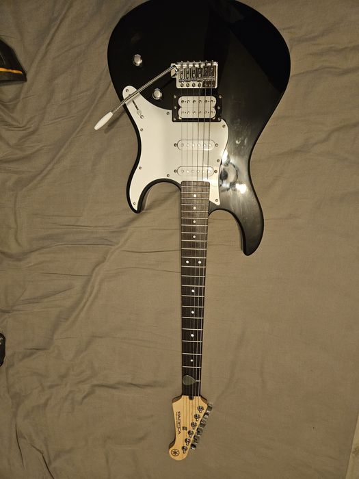 Yamaha Pacifica 112V