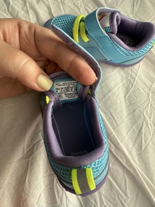 Vand adidasi Reebok