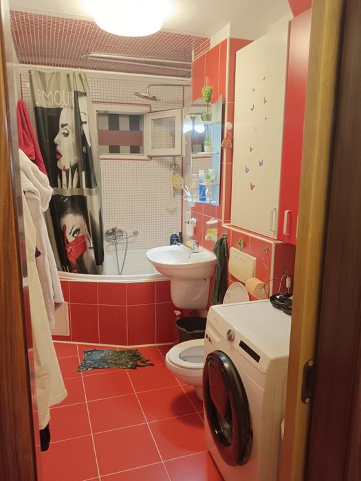Apartament 3 camere et 1/4 + parcare + loc boxa/centrala/ proprietar.