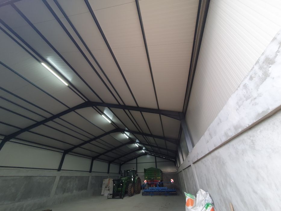 Vand hala metalica 8x11x4 cu panouri sandwich