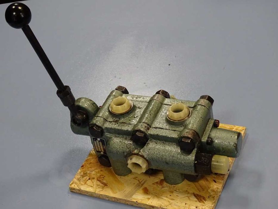 Хидравличен разпределител ръчен TOS RBS-10M60