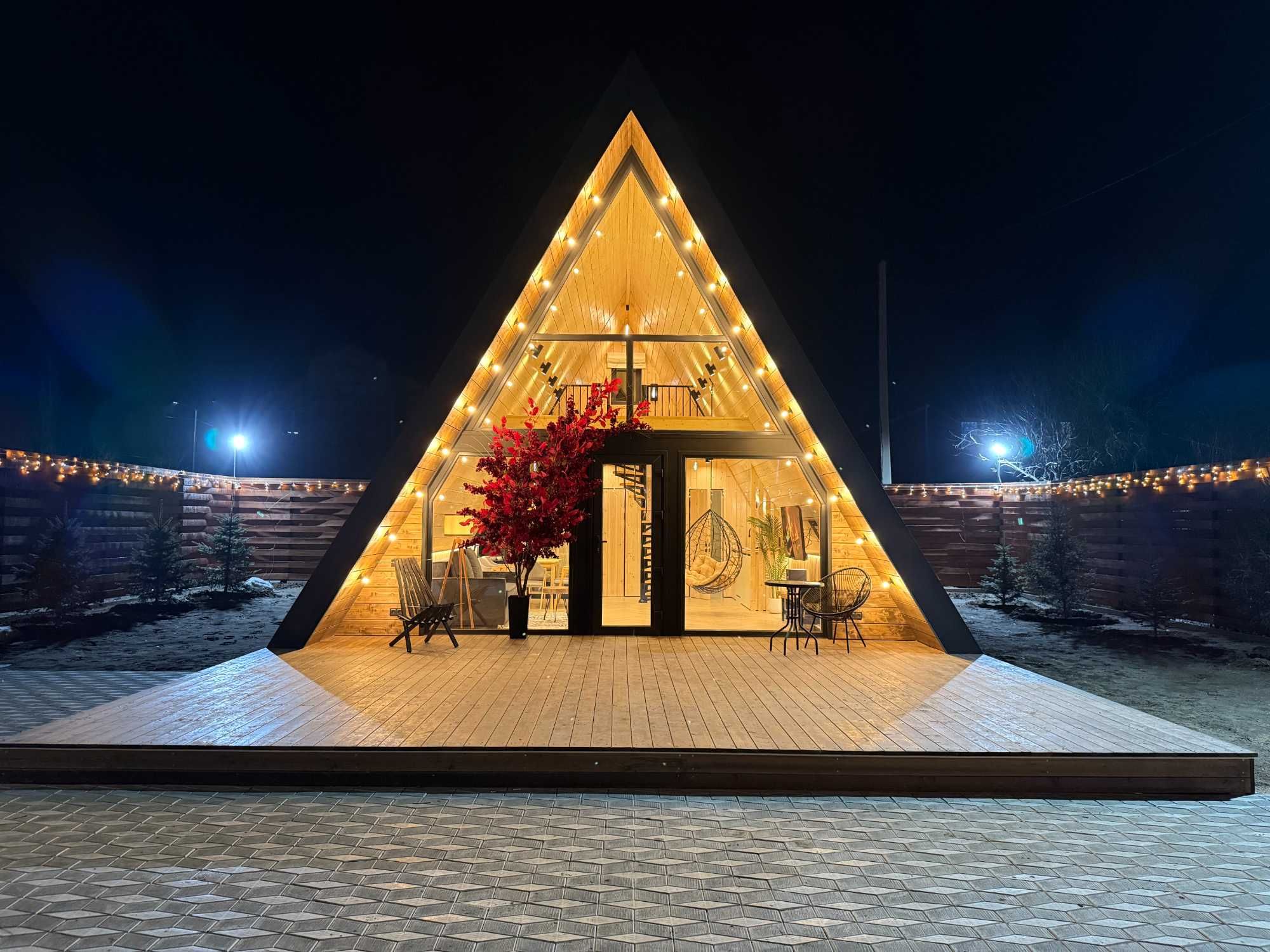 Дом в стиле A-frame (приватная територия)