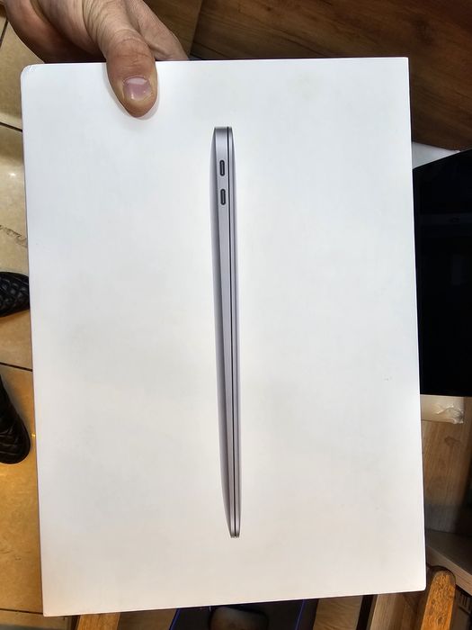 MacBook Air  8 / 256.  Yangi xali ishlatilmagan  100% yomkostli  .