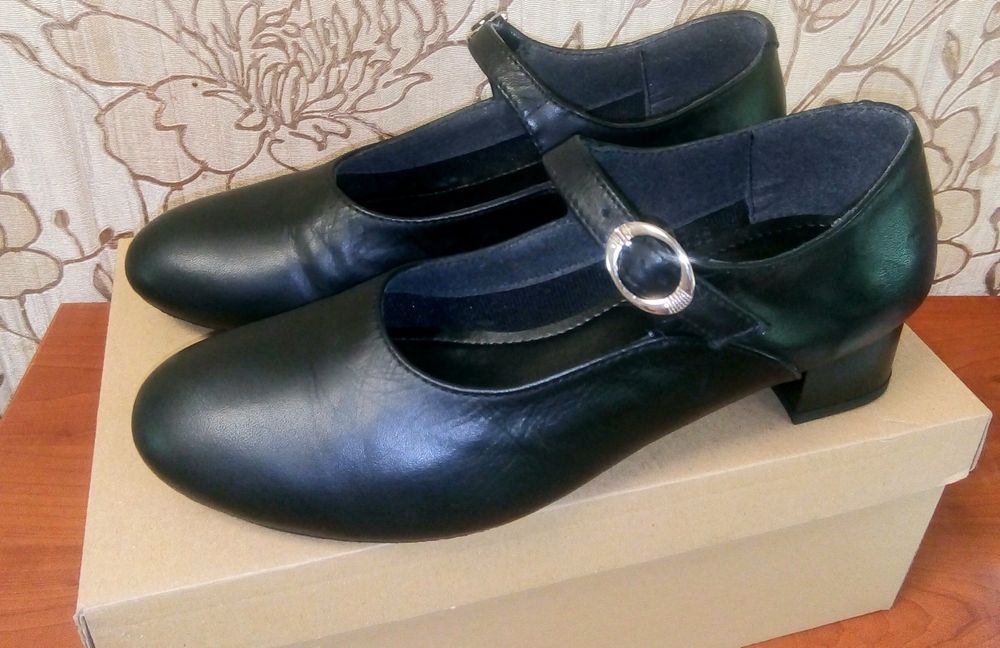 Нови скарпини размер 40