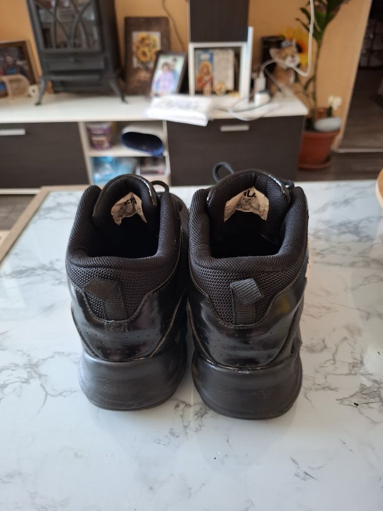 Обувки Fila номер 40