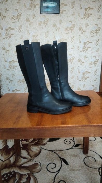 Продам женские сапоги