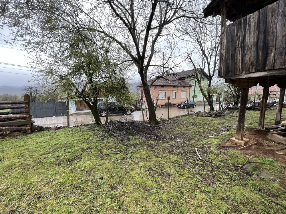 Продавам стара къща с двор с. Борима