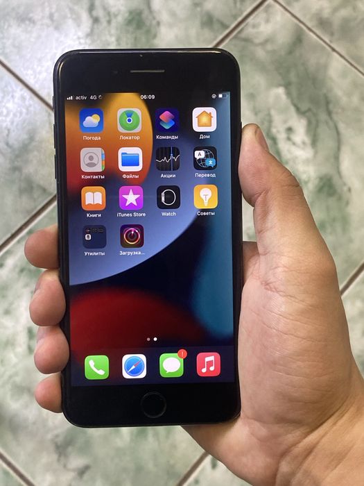 Продам айфон 7плюс менялся только батарейка