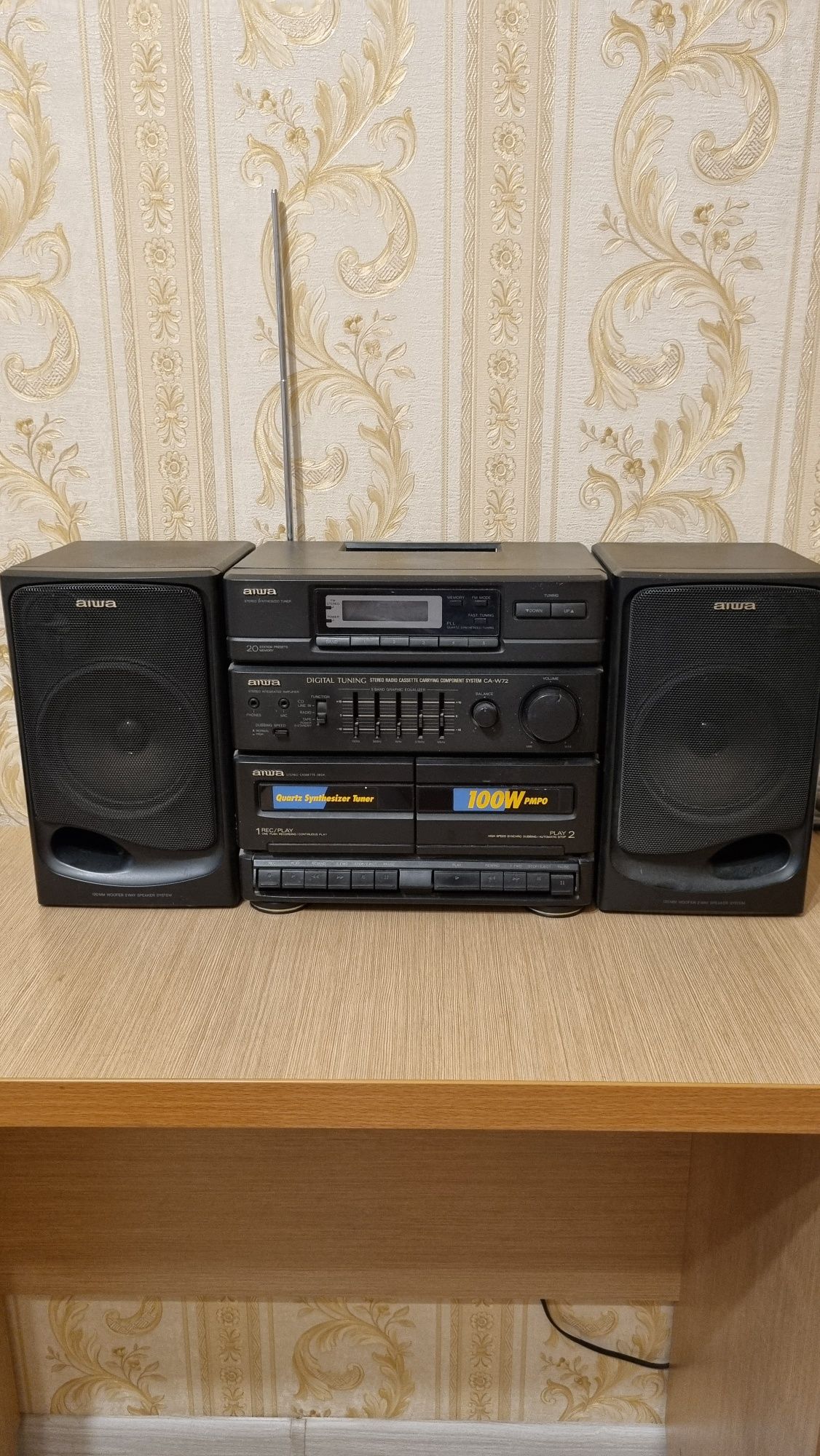 Музыкальный центр "AIWA"