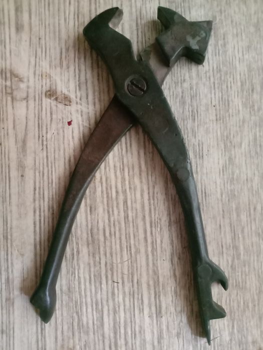 Продаются клещи для сапожника.