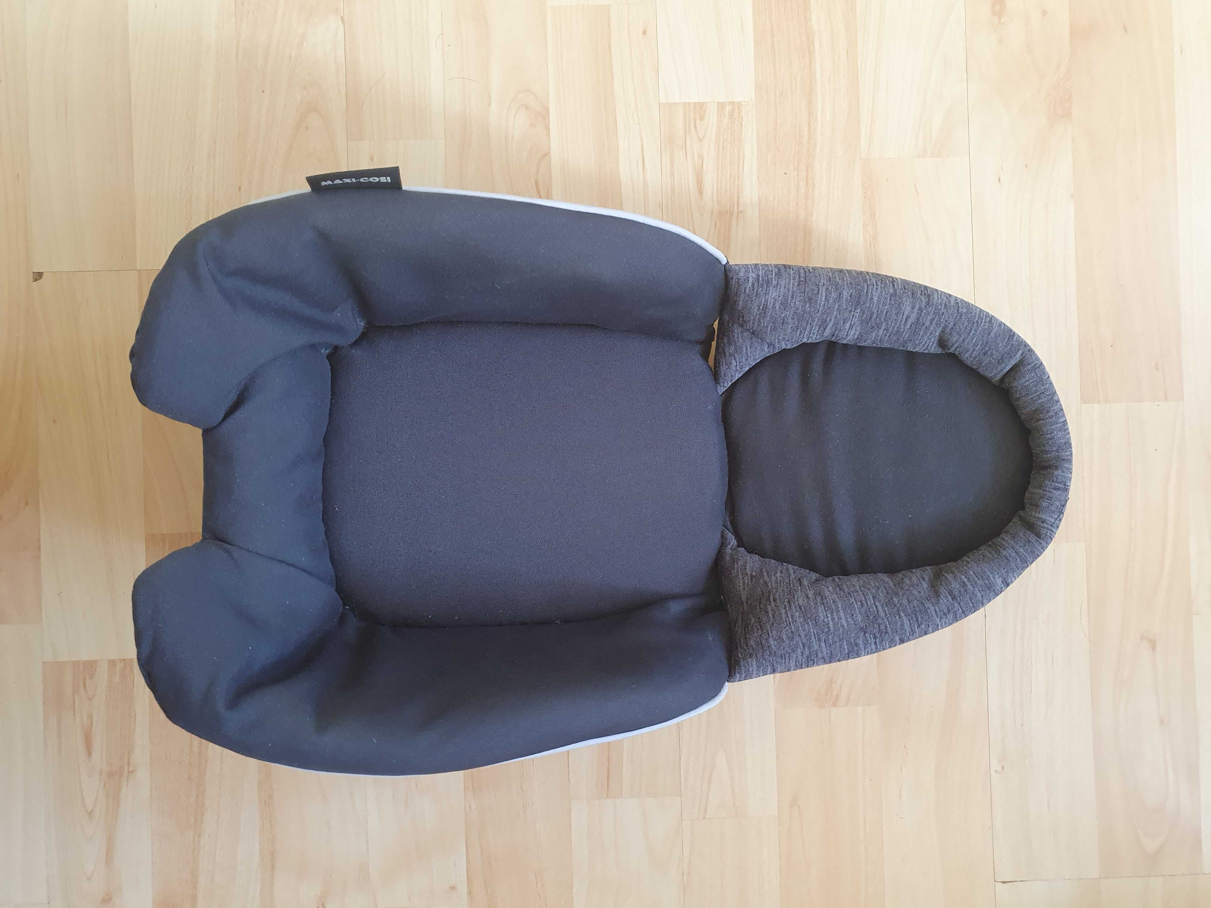 Maxi cosi Family Fix 3 & Maxi cosi Rock Essentia Graphite