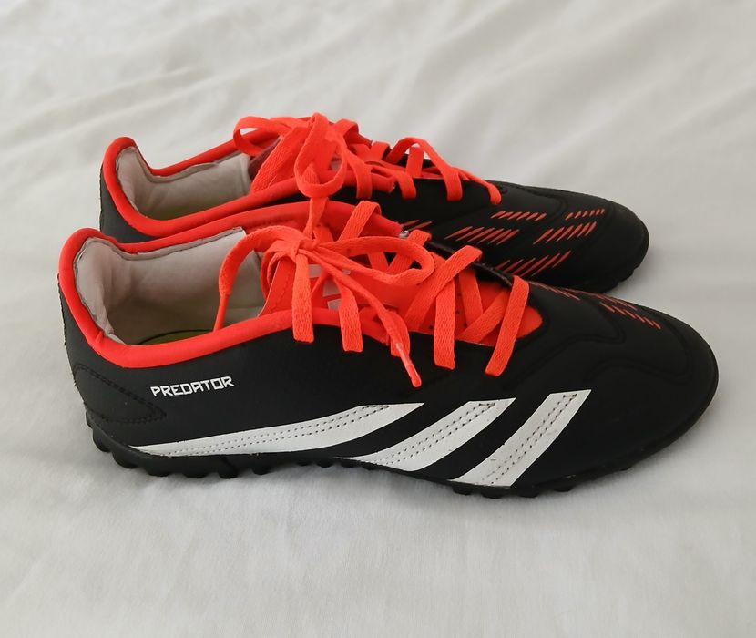 Adidas Predator pt copii marimea 37,5    22cm interior.