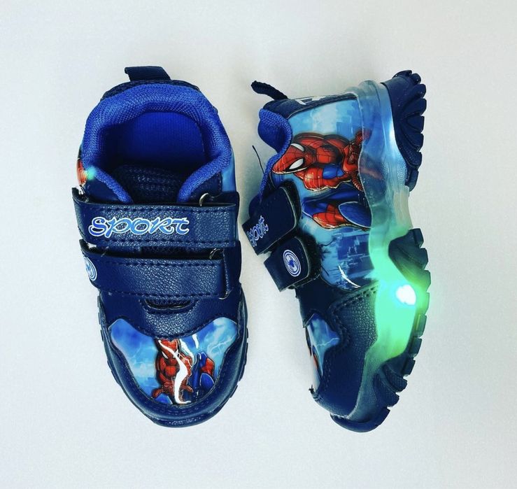 Adidasi cu spiderman si led in talpa