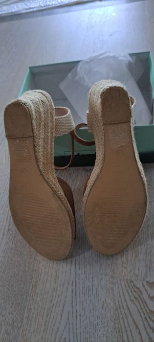 Sandale din piele interior-exterior cu platforma