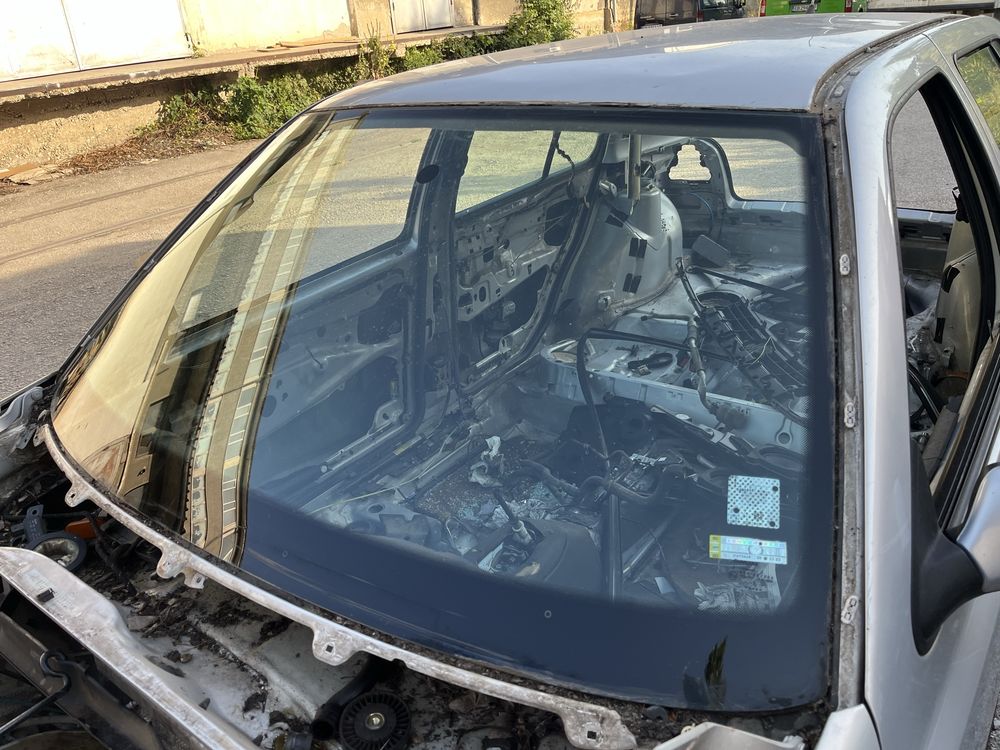 Предно стъкло за VW Golf 3
