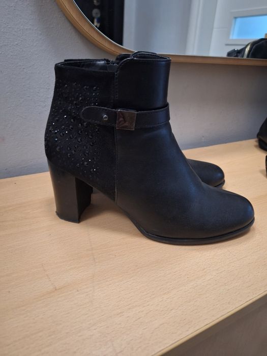 Елегантни кожени боти