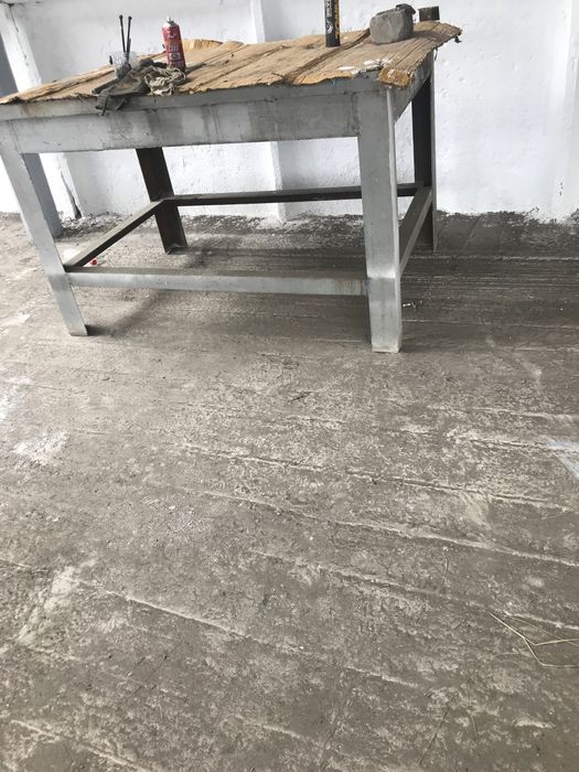 Продам два слесарных стола